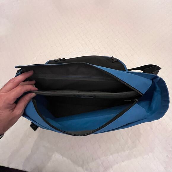 Golla G1438 Fanta 16" Padded Laptop Bag Blue 16 - Picture 5 of 10